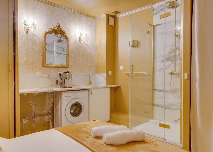 Compact City-centre With Parking And Wi-fi Lejlighed *